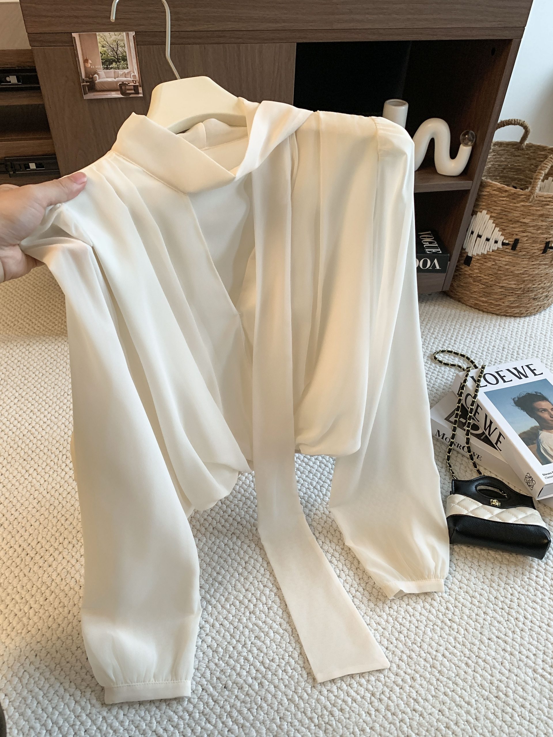 Light Luxury V-Neck Shirt with Ribbon for Women - Style b30a8a
