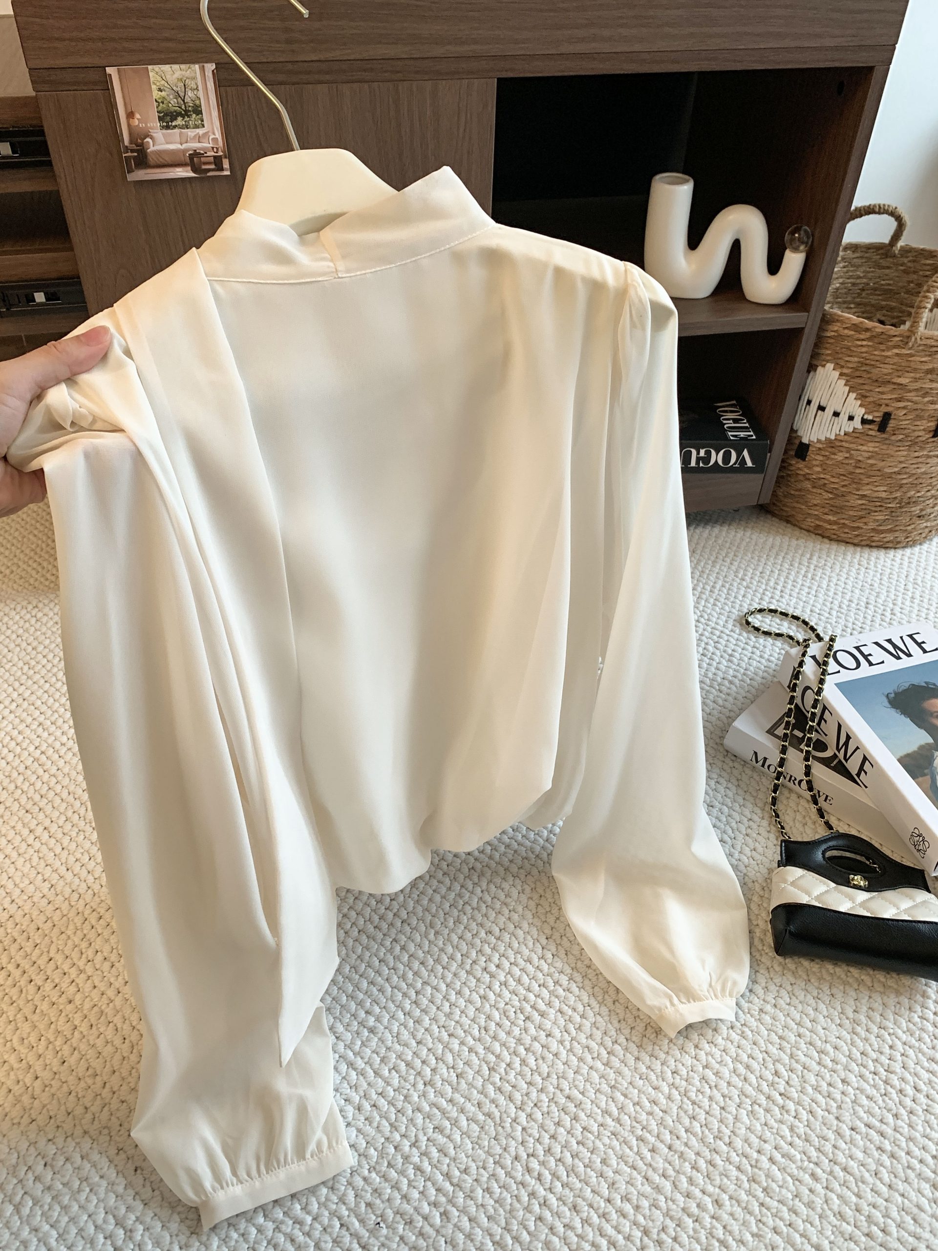 Light Luxury V-Neck Shirt with Ribbon for Women - Style b30a8a - Image 2