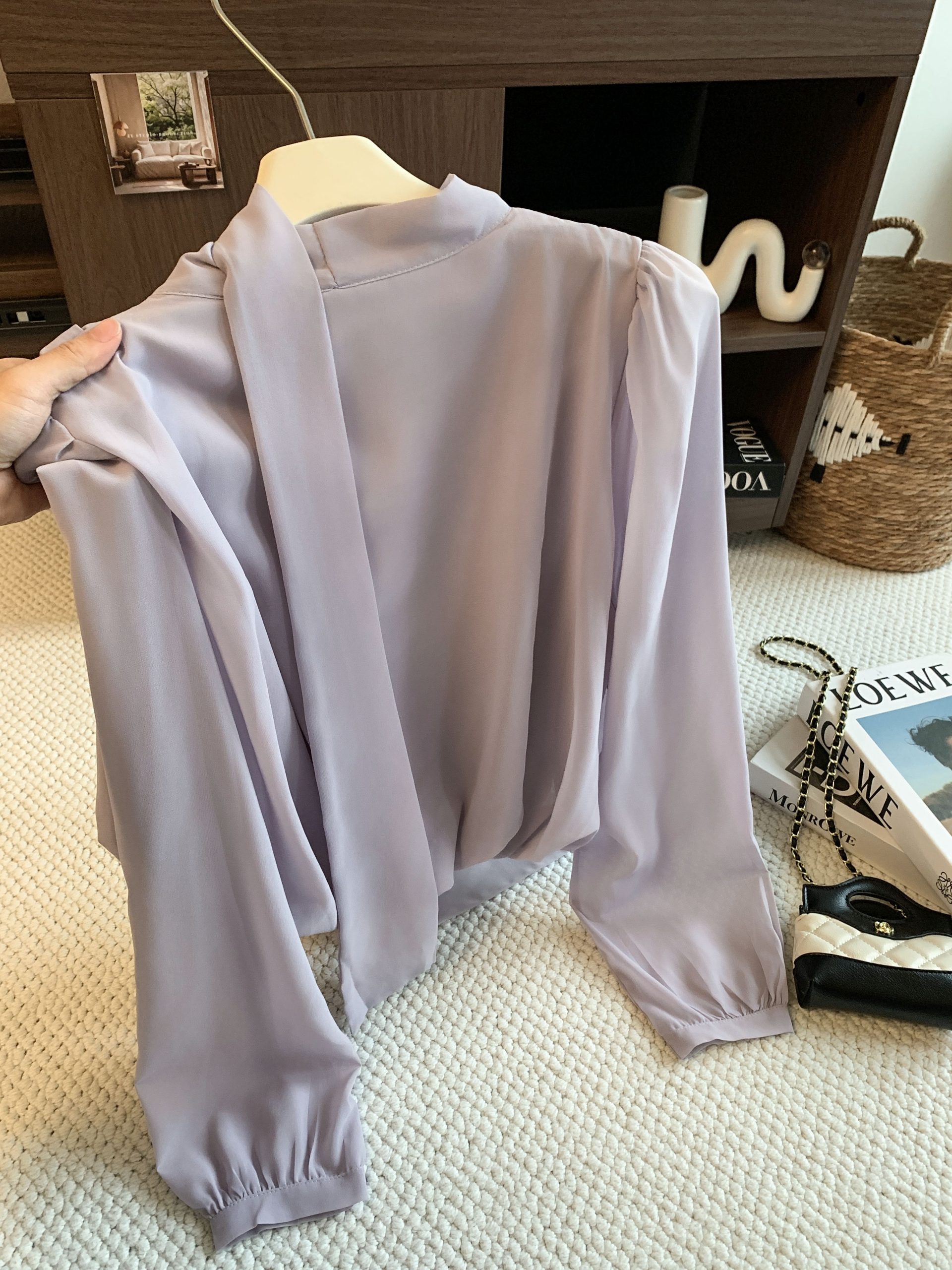 Light Luxury V-Neck Shirt with Ribbon for Women - Style b30a8a - Image 4
