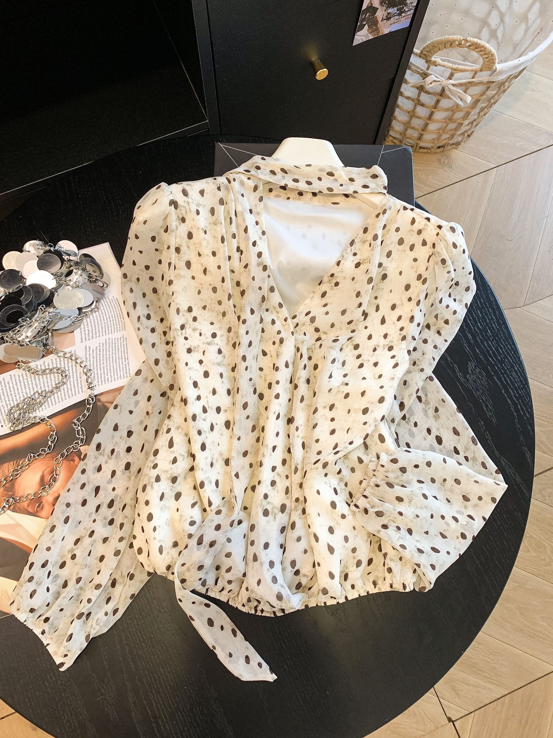 Light Luxury Women's V-Neck Shirt with Ribbon Detail French Style - Image 2