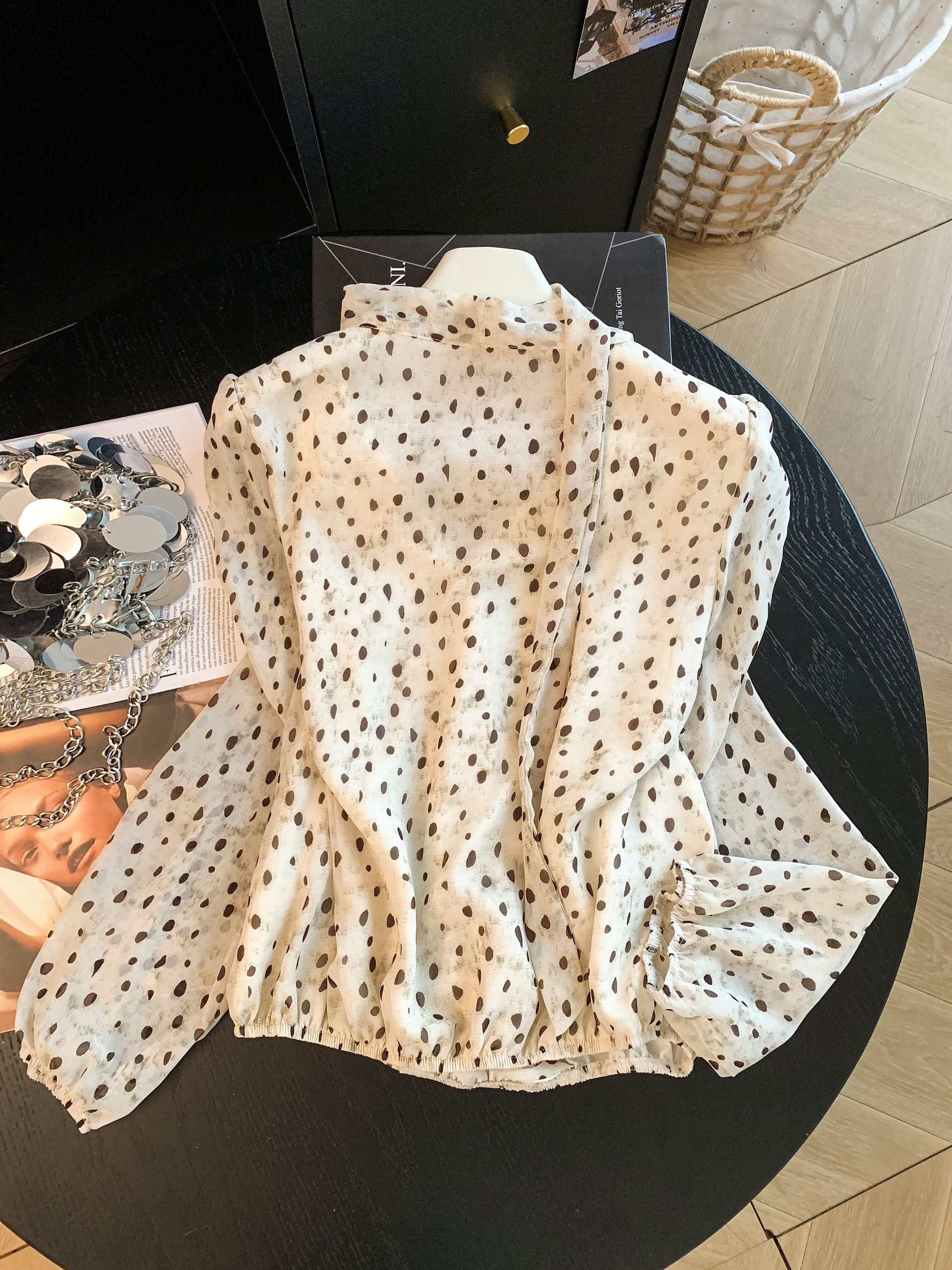 Light Luxury Women's V-Neck Shirt with Ribbon Detail French Style - Image 3
