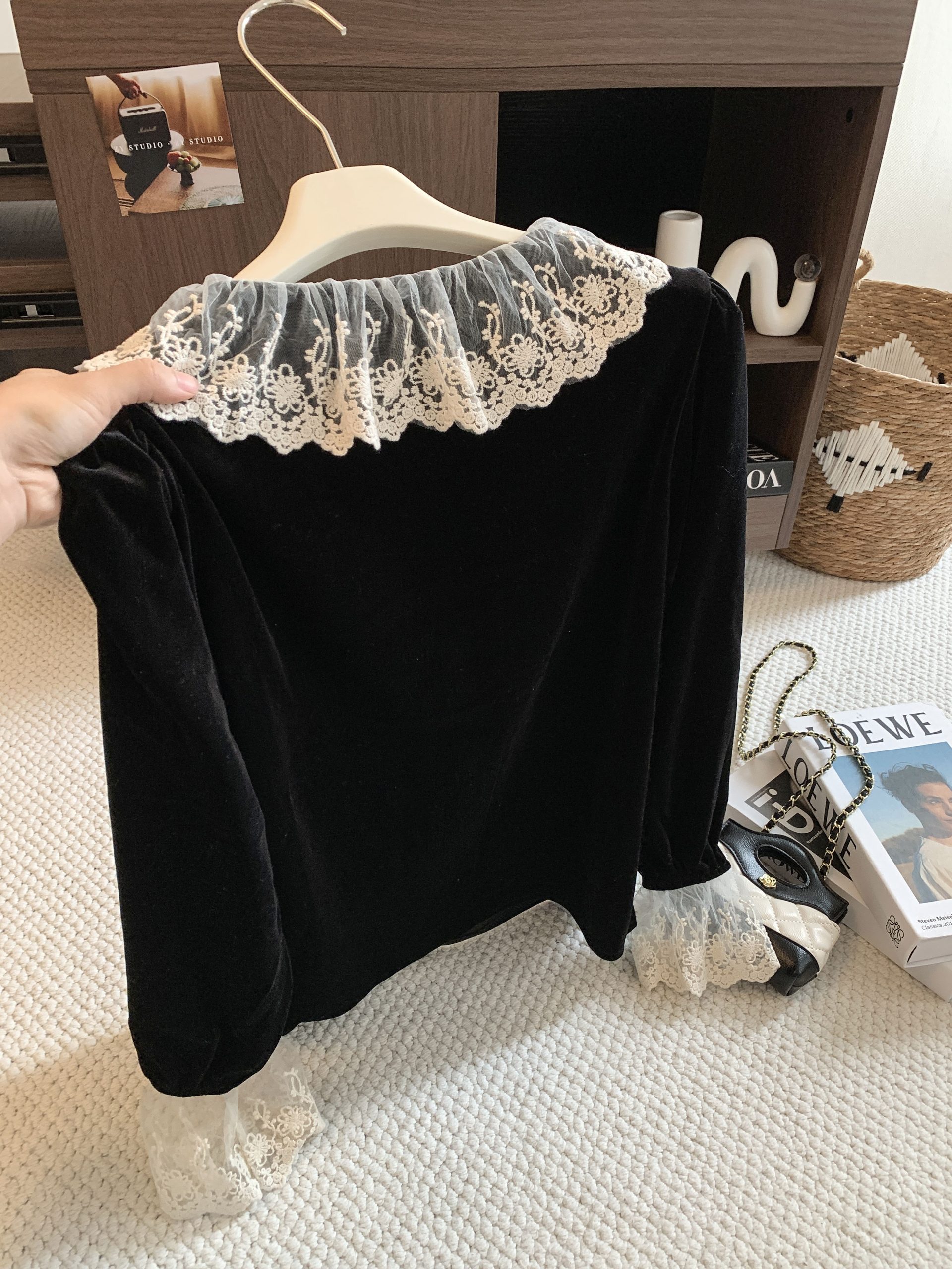 French Hepburn Style Black Velvet Shirt for Women Autumn Winter Elegant High-End Top - Style ba5313 - Image 3