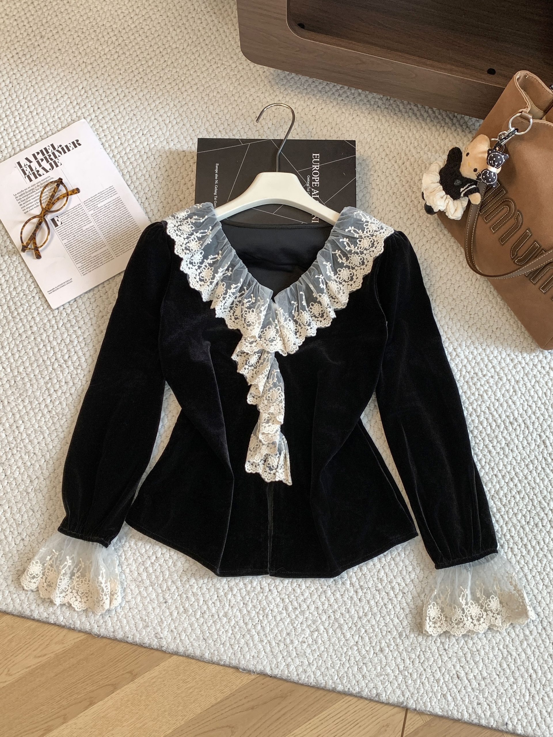 French Hepburn Style Black Velvet Shirt for Women Autumn Winter Elegant High-End Top - Style ba5313 - Image 4