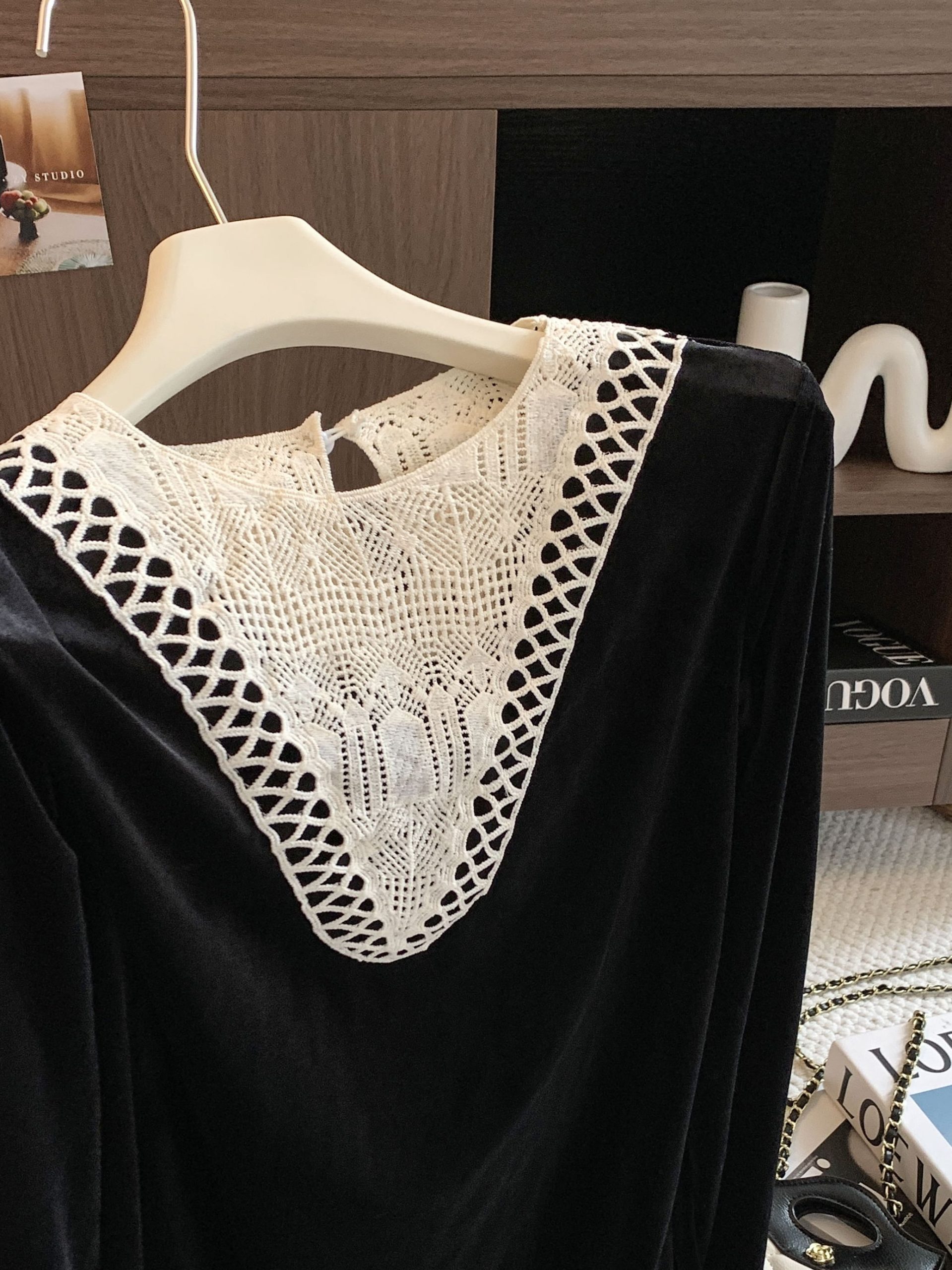 French Hepburn Style Black Velvet Shirt for Women Autumn Winter Elegant High-End Top - Style 70907b - Image 2