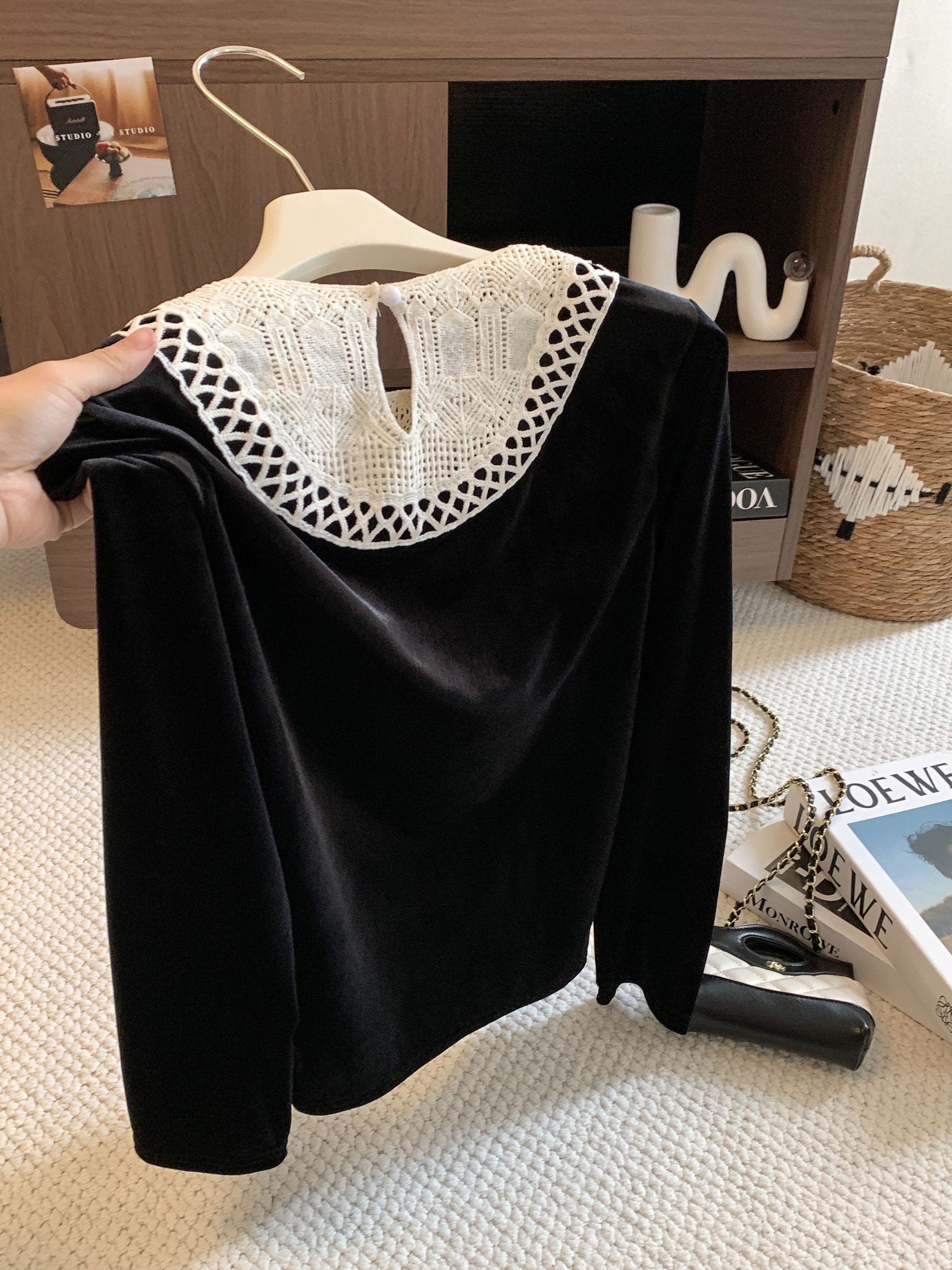 French Hepburn Style Black Velvet Shirt for Women Autumn Winter Elegant High-End Top - Style 70907b - Image 3