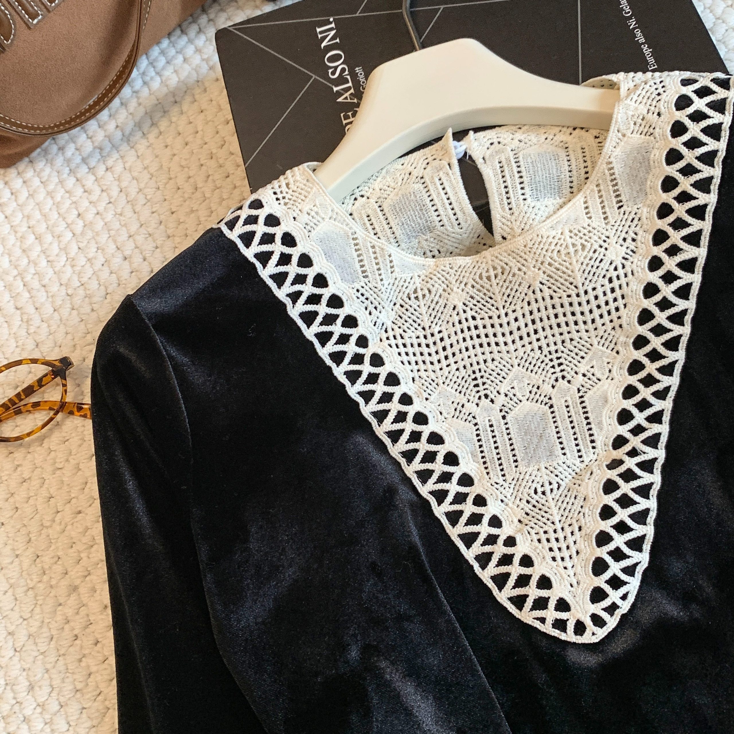 French Hepburn Style Black Velvet Shirt for Women Autumn Winter Elegant High-End Top - Style 70907b - Image 5